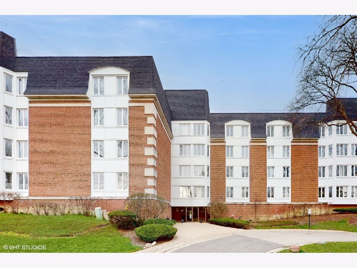 Cambridge On The Lake Buffalo Grove IL, Condominiums For Sale & For