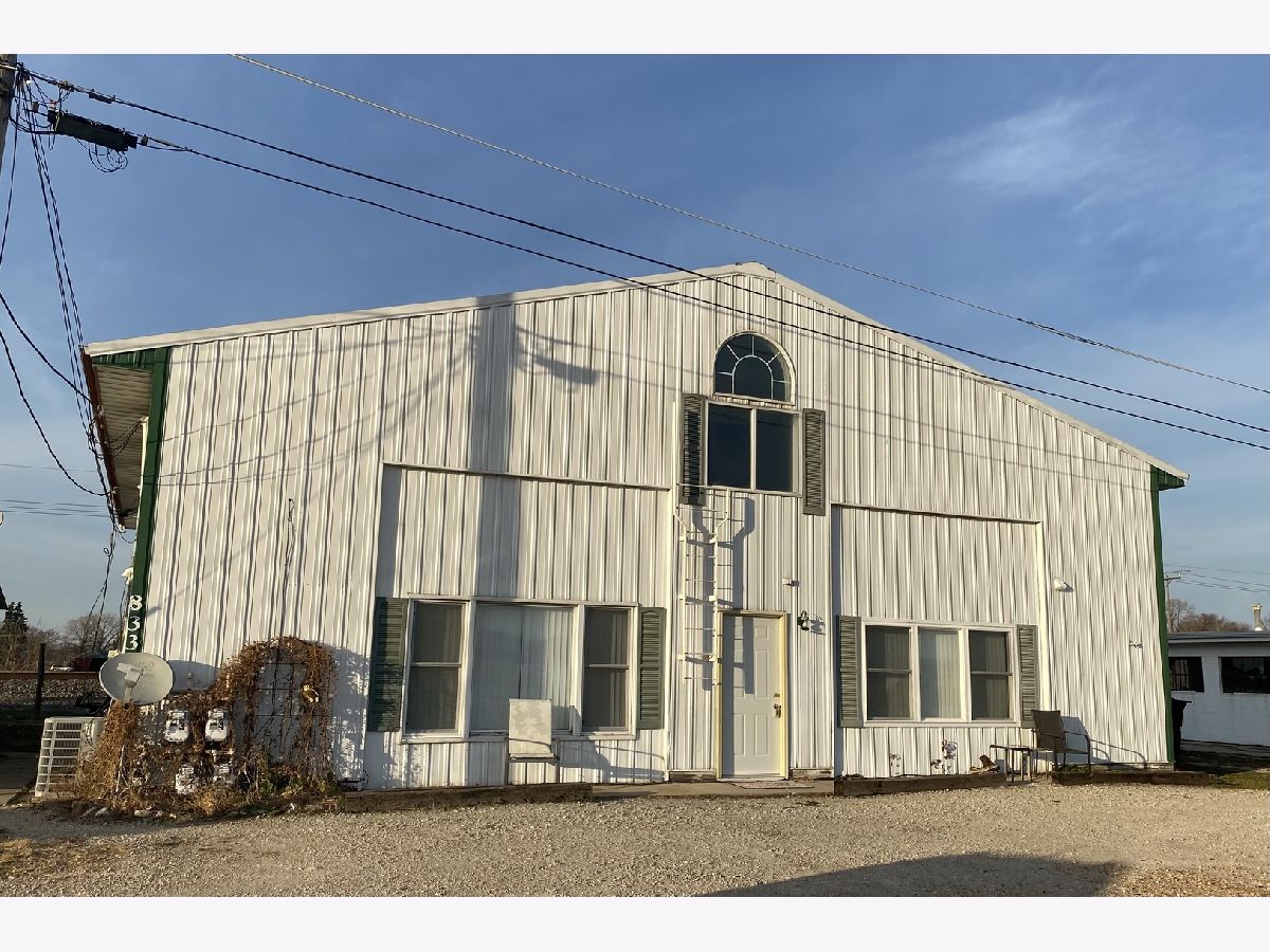  Rented Sandwich Illinois, 833 Church