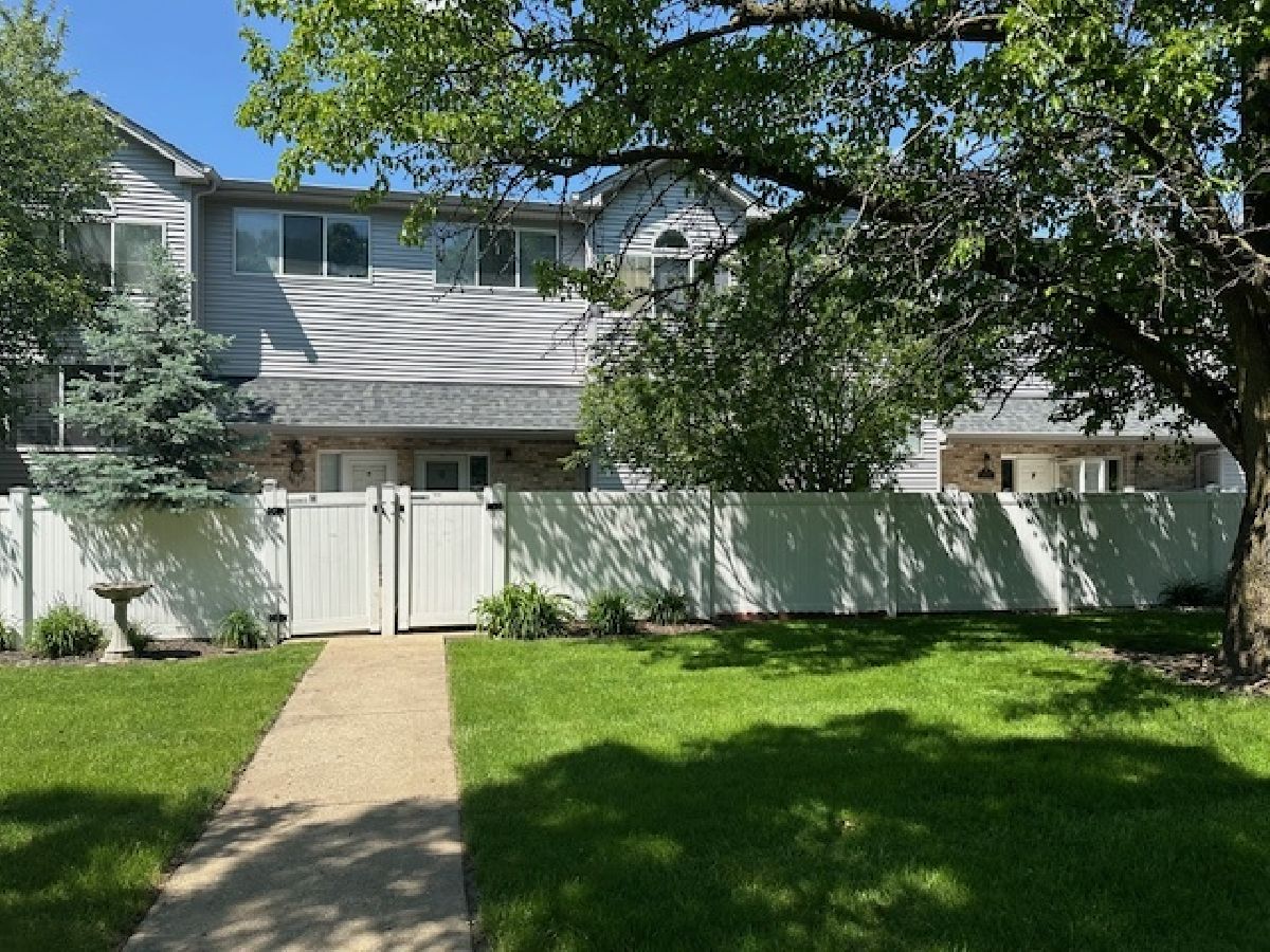 Townhomes & Condos Rented Fox Chase Aurora Illinois, 441 Park Ridge