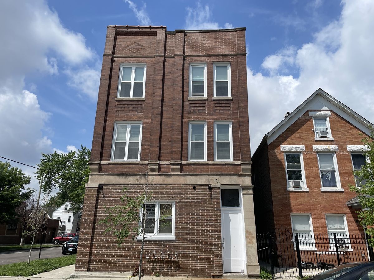 Homes & Condos & Townhomes Rented Little Village Chicago Illinois, 2858 Saint Louis