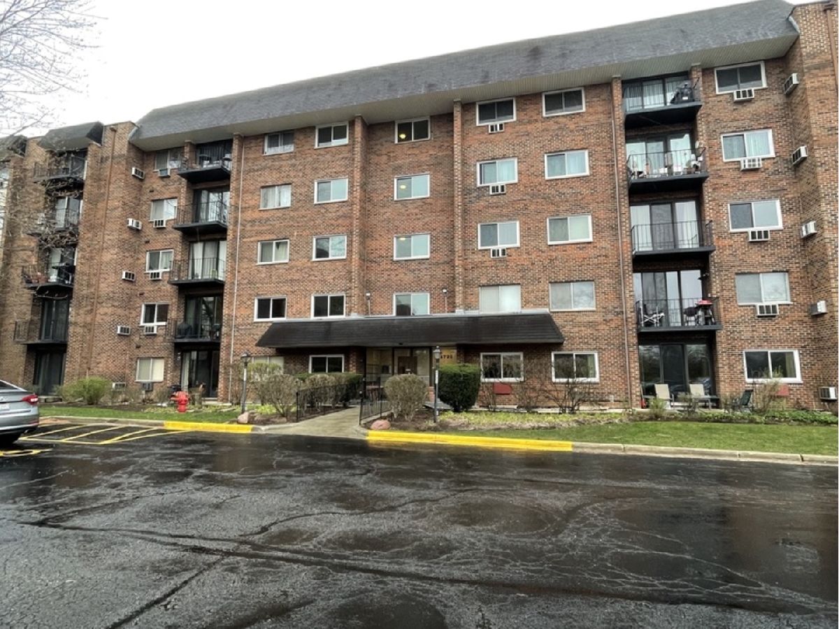 Condominiums & Homes Sold St Joseph Creek Lisle Illinois, 4721 Saint Joseph Creek