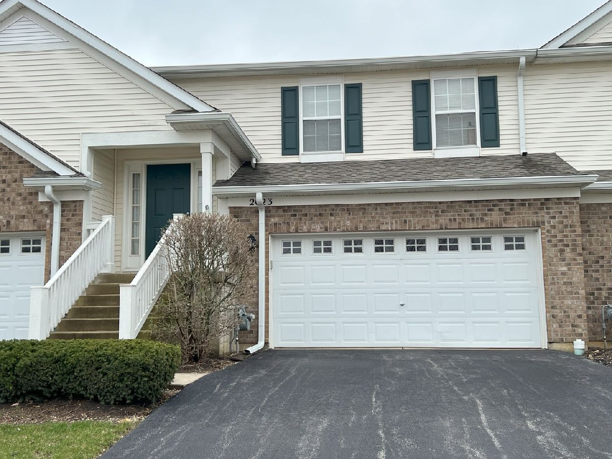 Townhomes & Condos Rented Canterbury Place Algonquin Illinois