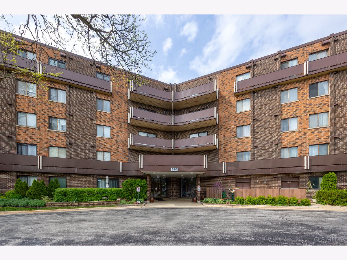 Condominiums Sold Village On The Lake Elk Grove Village Illinois, 850 Wellington