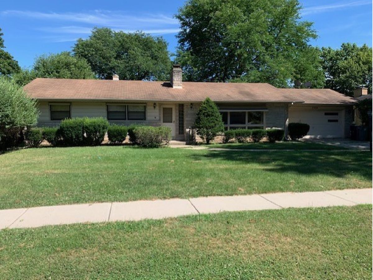 Homes & Condos & Townhomes Rented Eagle Heights Elgin Illinois, 709 Diane