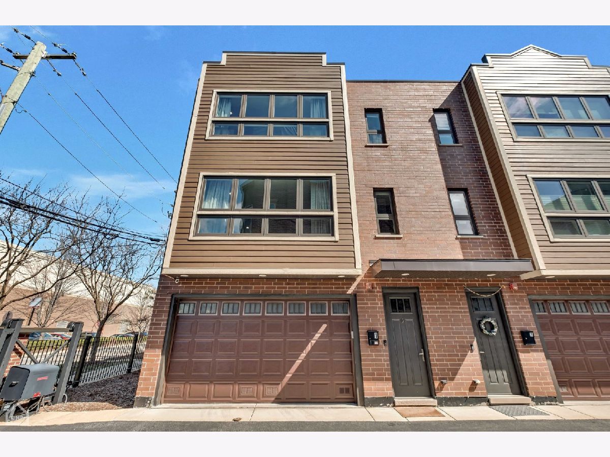 Townhomes Sold Cornelia Court Chicago Illinois, 2957 Cornelia