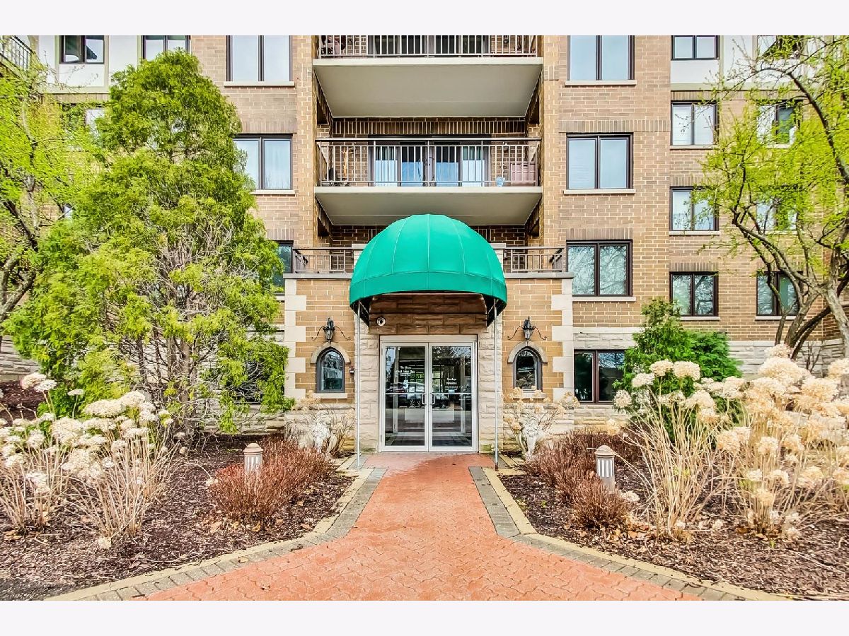Condominiums Sold Shires At Clock Tower Mount Prospect Illinois, 5 Pine