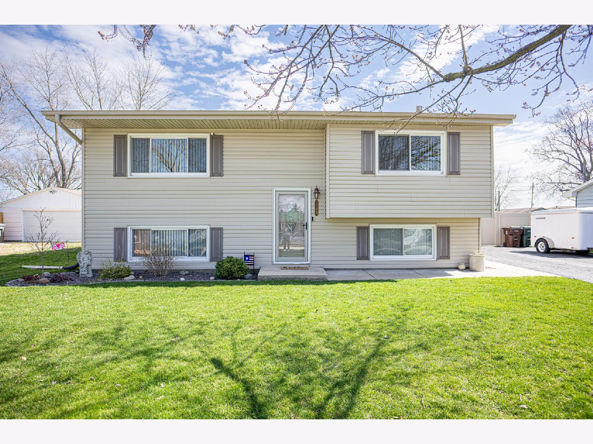 Homes Sold Hillside Manor Kankakee Illinois, 327 Barbara