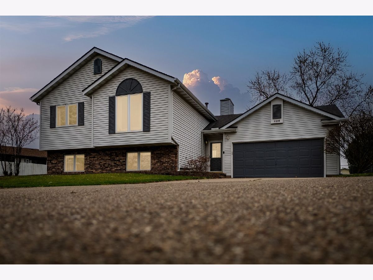 Homes & Condos & Townhomes Sold Laesch Acres Bloomington Illinois, 204 Goldenrod