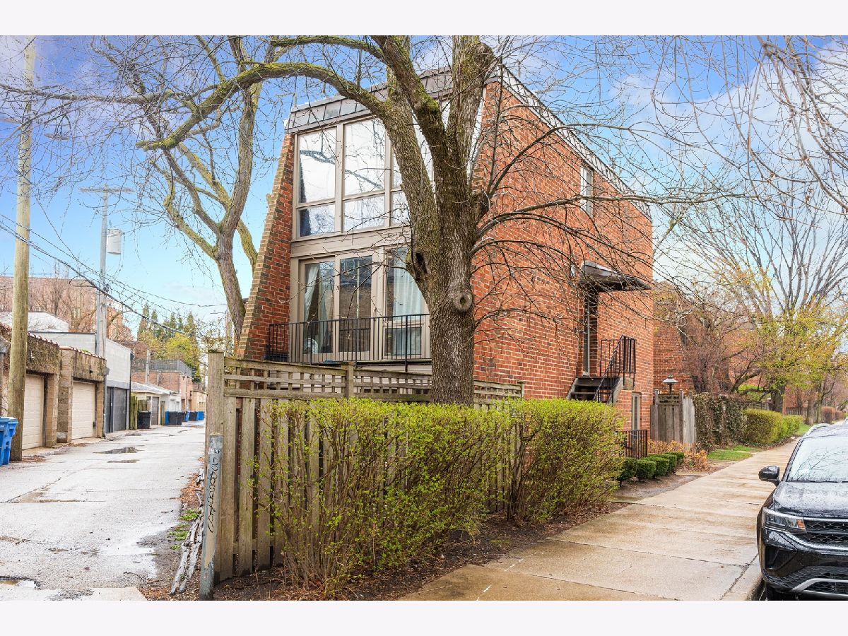 Condominiums Rented Walpole Point Chicago Illinois, 2122 Lincoln