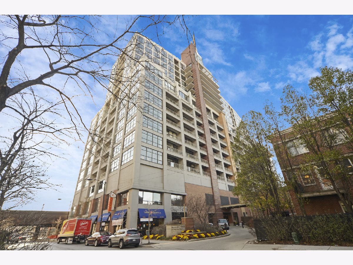 Condos & Townhomes Rented Dearborn Tower Chicago Illinois, 1530 State