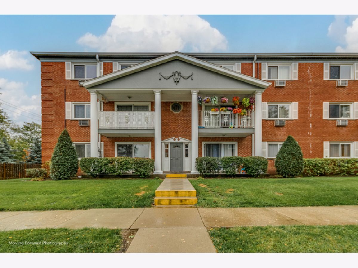 Condos & Townhomes Sold Country Club Condominium Arlington Heights Illinois, 105 Lillian