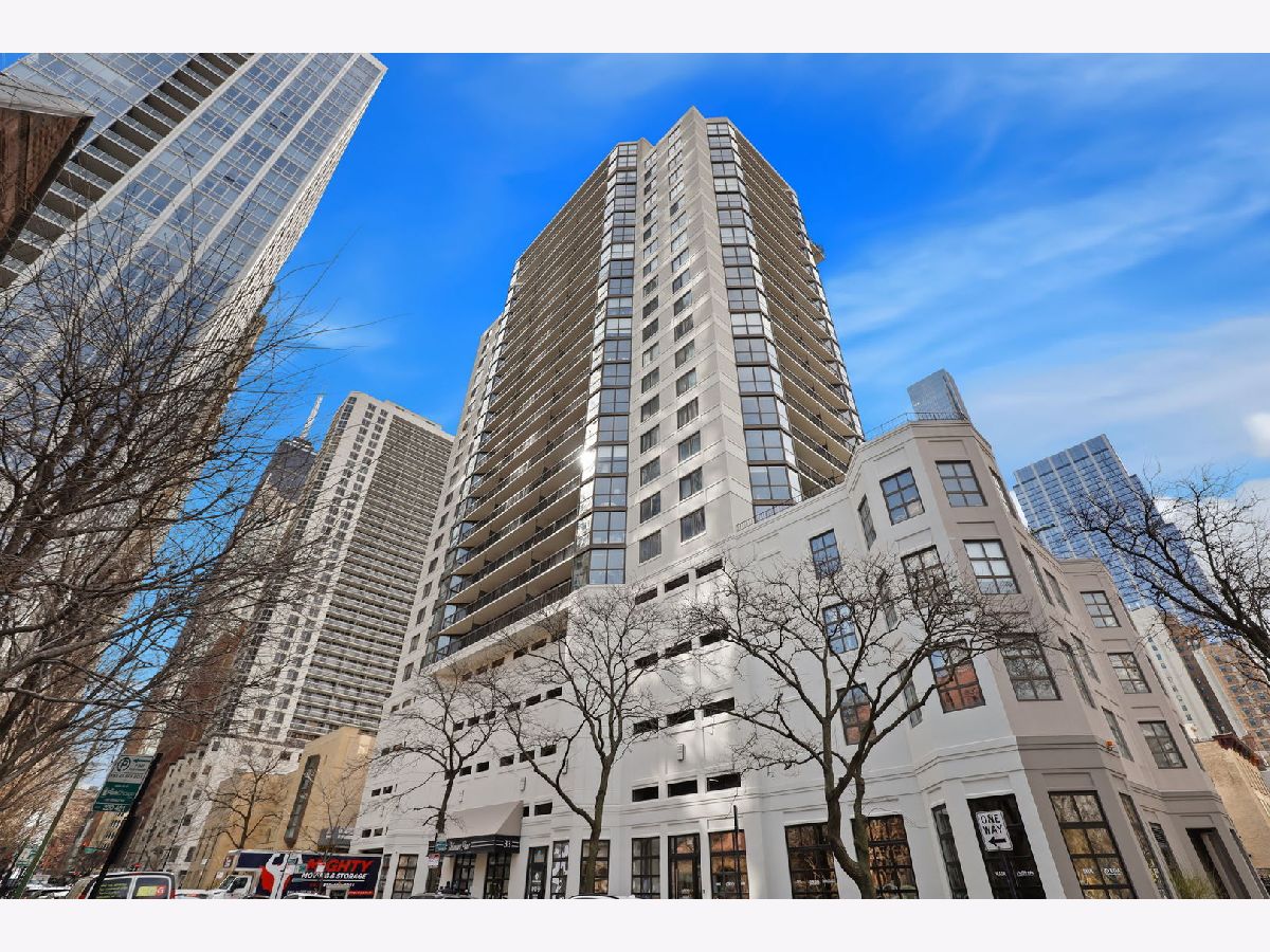 Condos & Townhomes Sold Delaware Place Chicago Illinois, 33 Delaware