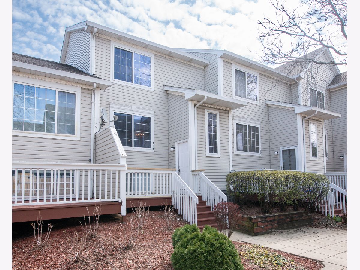 Townhomes & Condos Sold Town Centre Park Bolingbrook Illinois, 312 Fieldstone