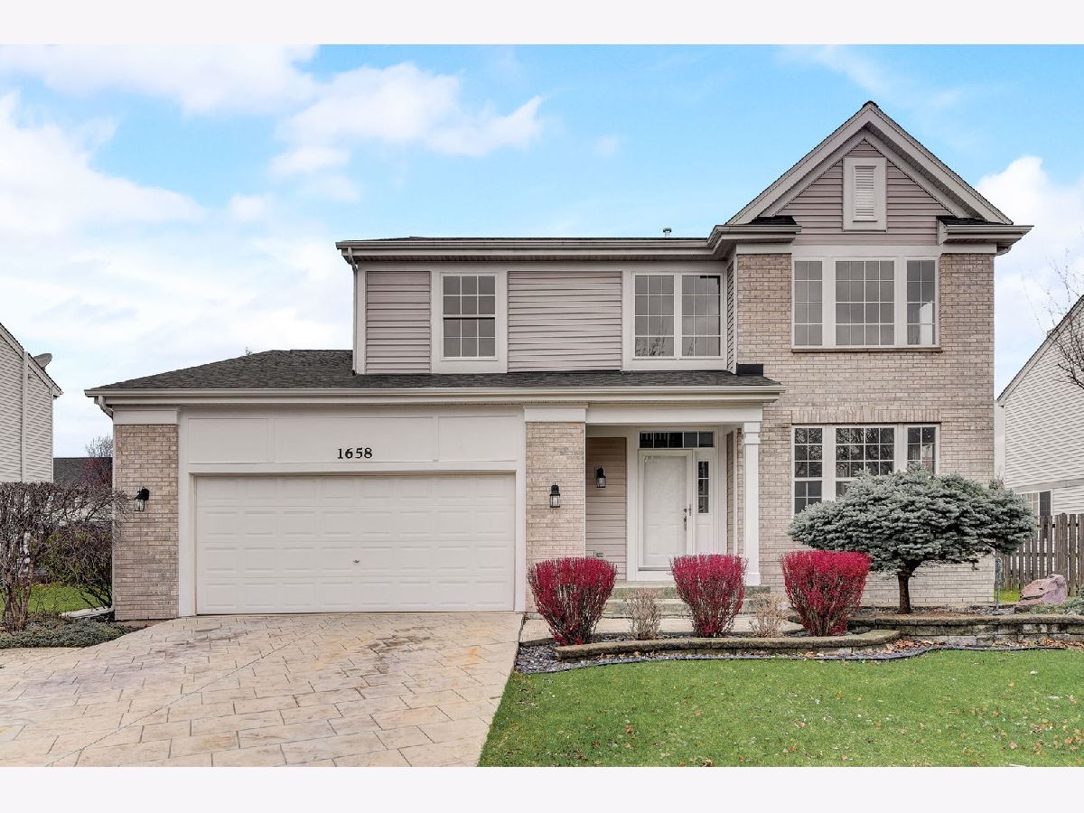Homes & Townhomes & Condos Sold Mulberry Grove Elgin Illinois, 1658 Rosehall