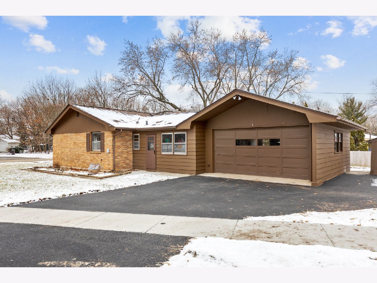 Homes Rented Country Club Addition Crystal Lake Illinois