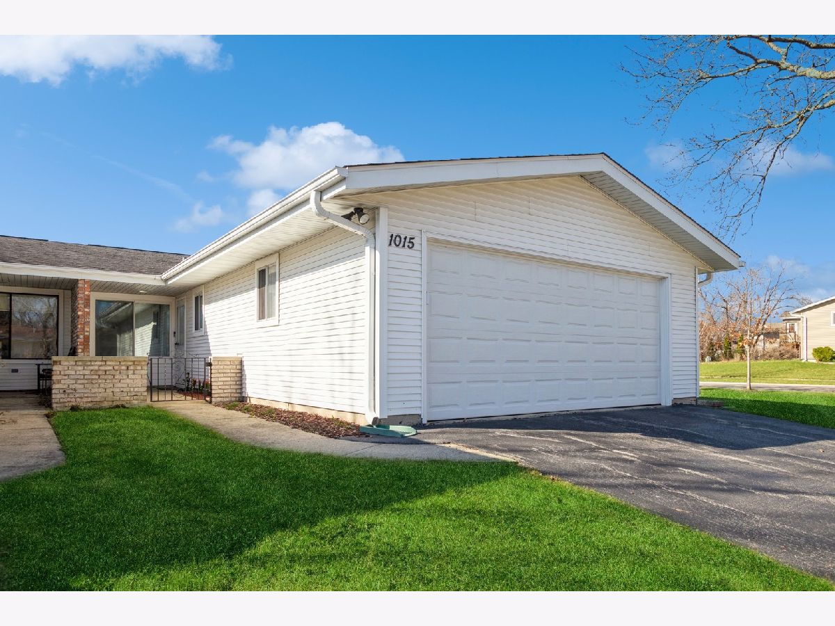 Townhomes & Condos & Homes Sold Weathersfield South Schaumburg Illinois, 1015 Westfield