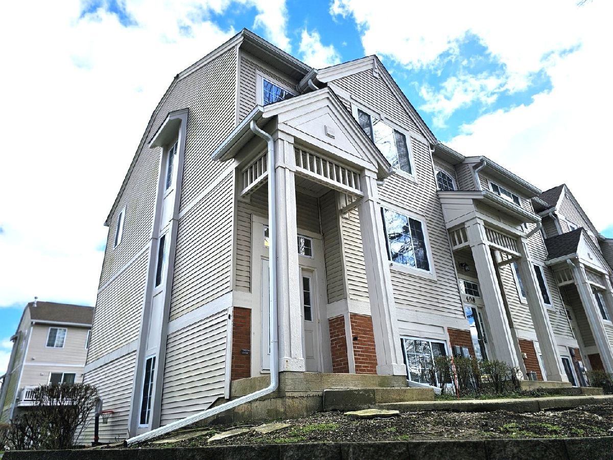 Townhomes & Condos & Homes Rented Cary Woods Cary Illinois, 410 Cary Woods