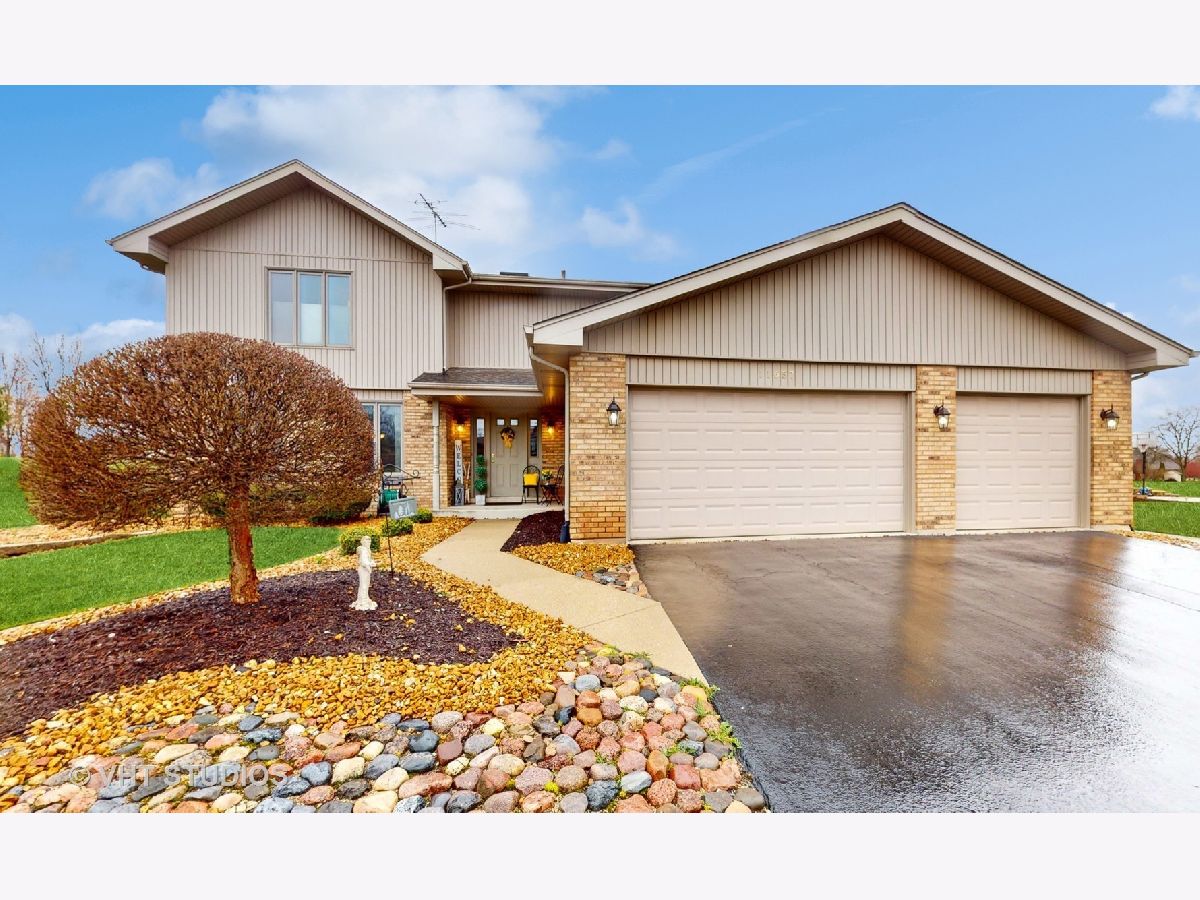 Homes Sold Pinewood North Orland Park Illinois, 11657 Logan