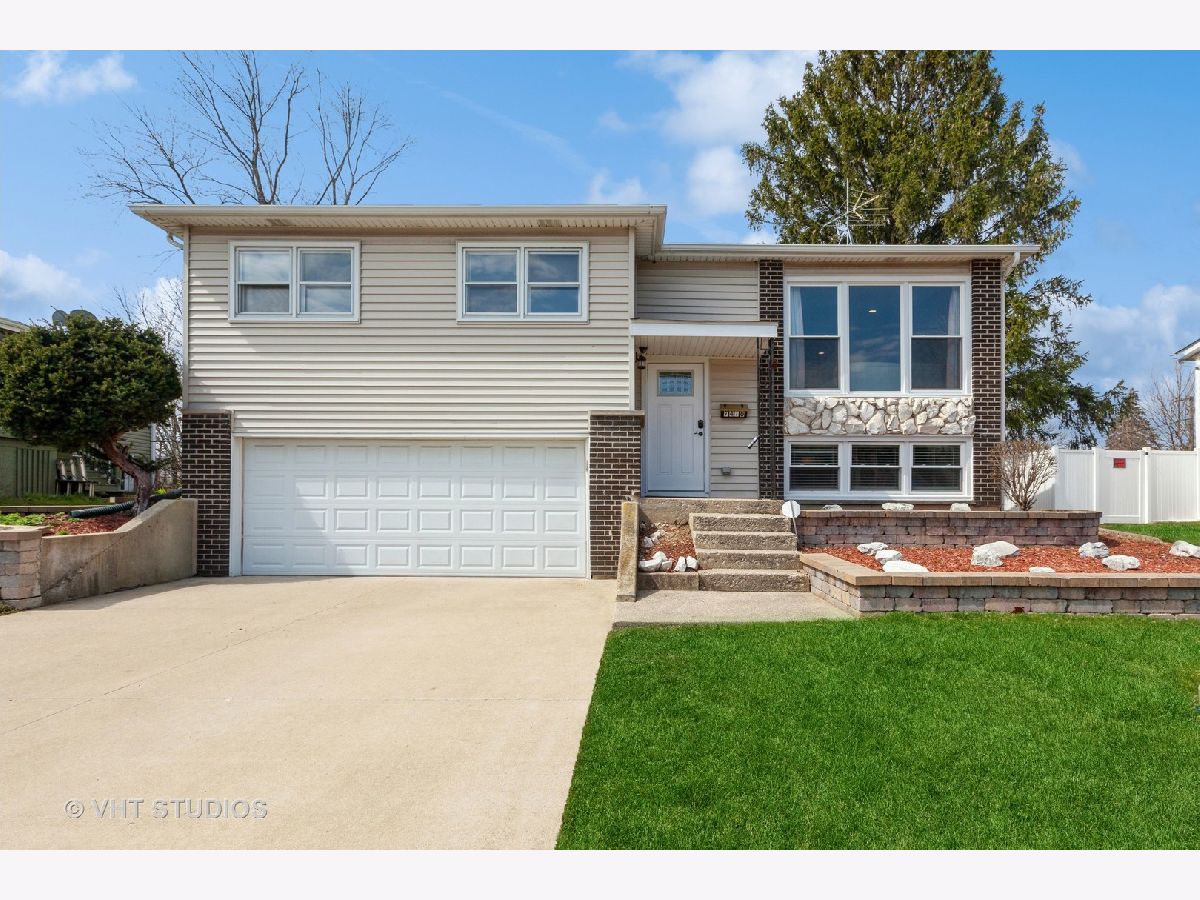 Homes Sold Highlands Woodridge Illinois, 7410 Hawthorne