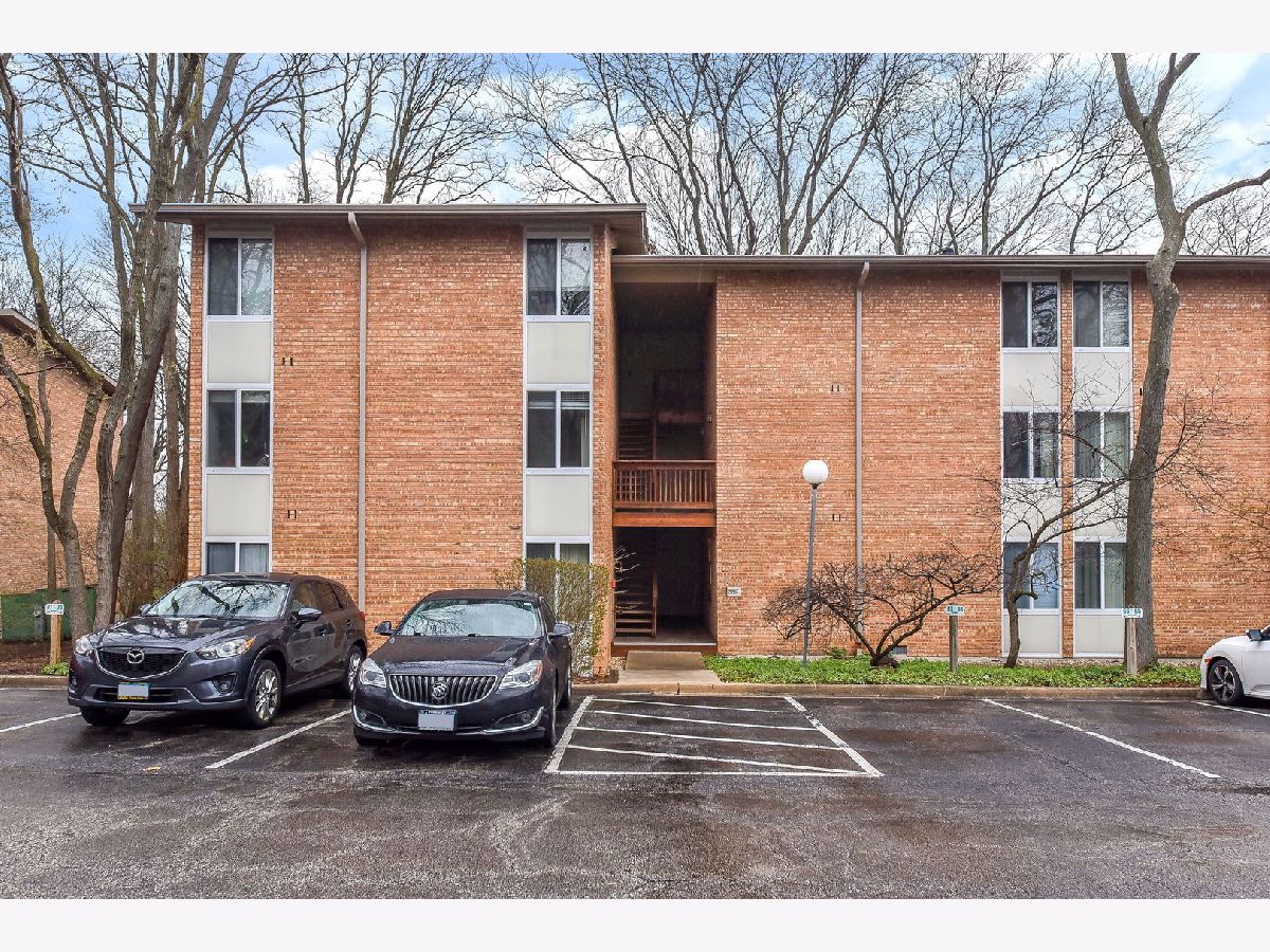 Condominiums Sold Four Lakes Village Lisle Illinois, 5817 Oakwood