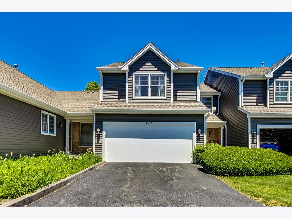 Townhomes Sold Springbrook Villas Bloomingdale Illinois, 124 Farrington