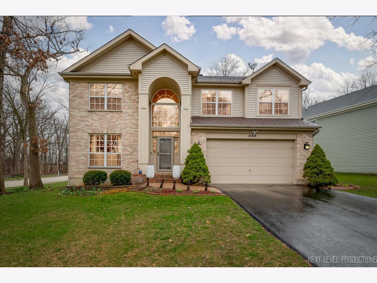 Homes Sold Regency Woods Libertyville Illinois, 1888 Waxwing