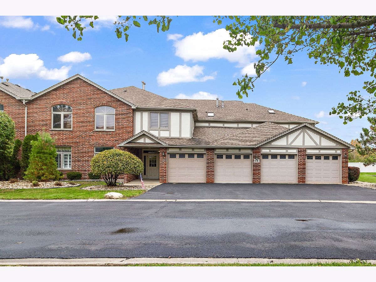 Condos & Townhomes & Homes Sold Misty Pines Tinley Park Illinois, 6230 Misty Pines