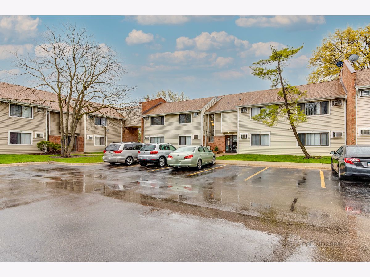 Condos & Townhomes Rented Runaway Bay Palatine Illinois, 2200 Bayside