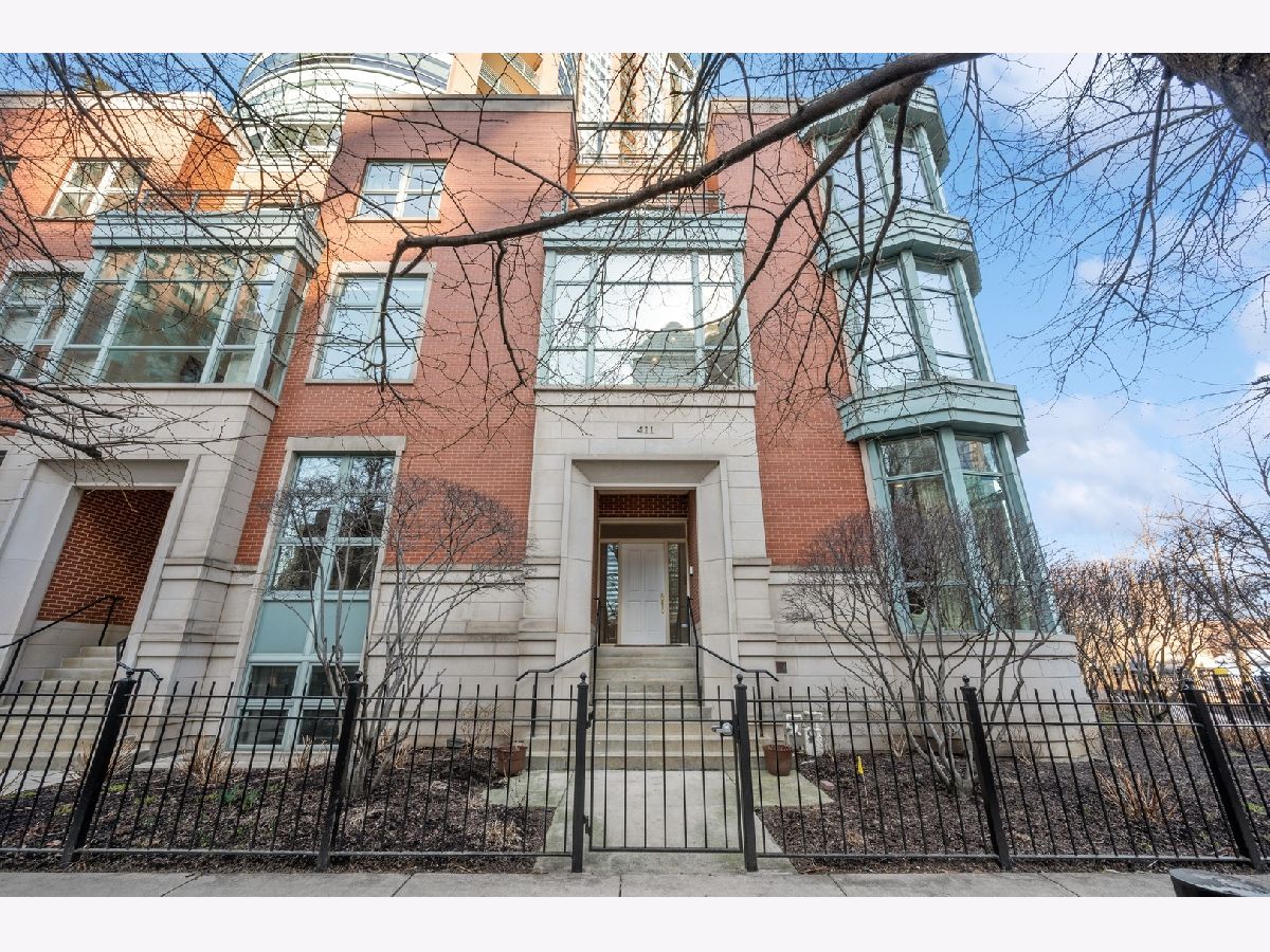 Condominiums Rented Riverview West Chicago Illinois, 411 North Water