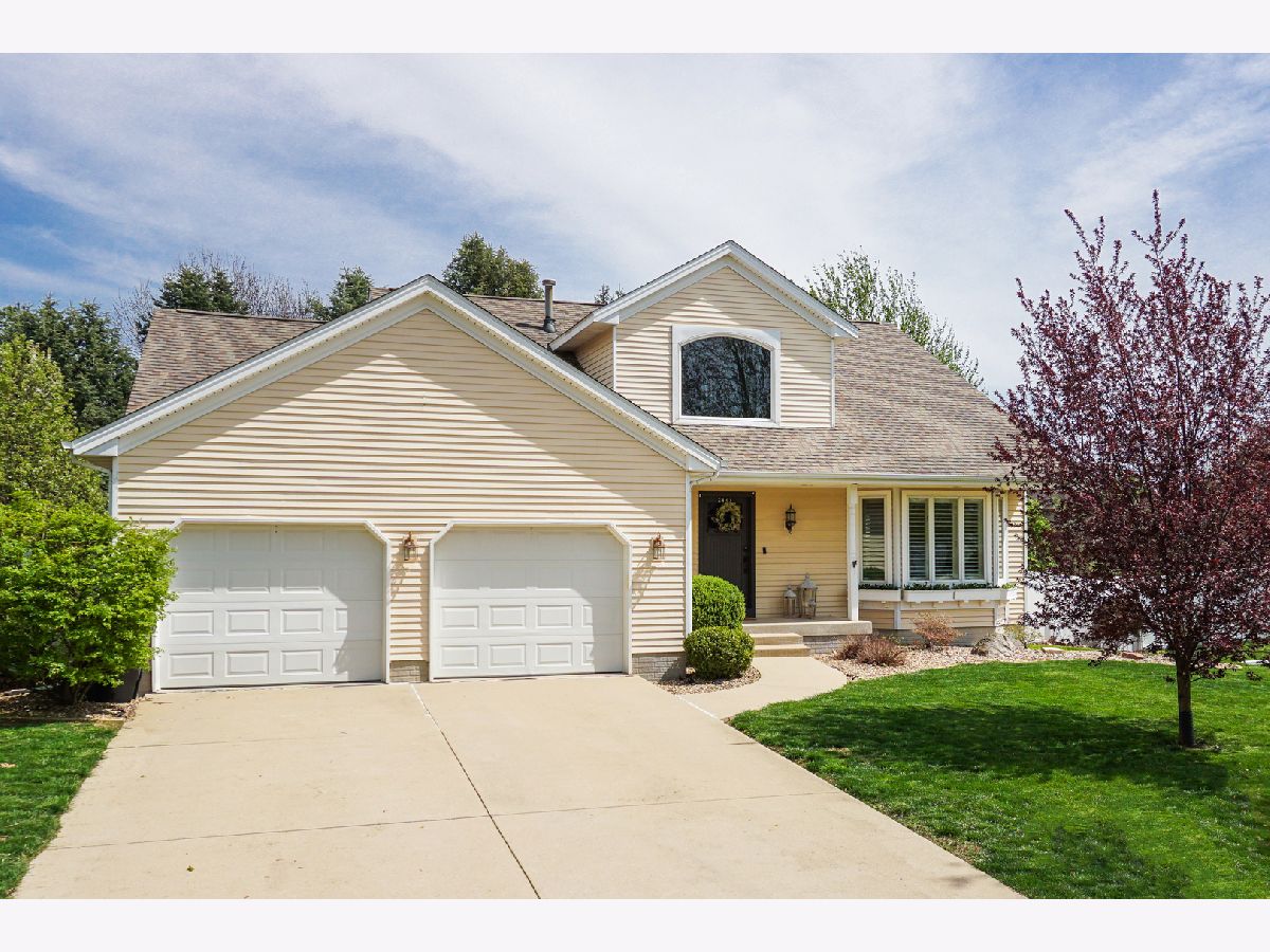 Homes & Condos & Townhomes Sold Eagle Crest Bloomington Illinois, 2403 Clarkson