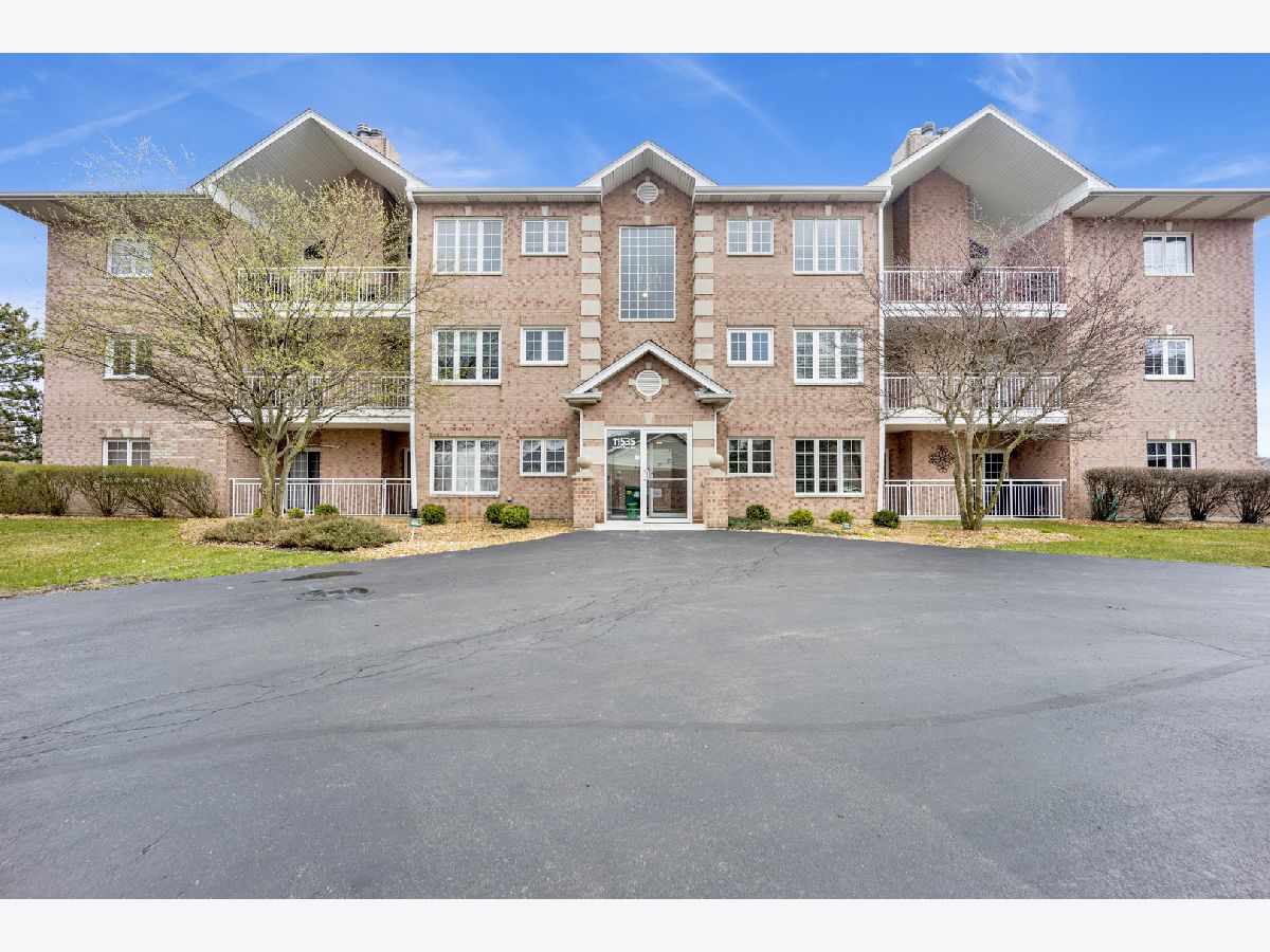 Townhomes & Condos & Homes Sold Preserves Of Marley Creek Orland Park Illinois, 11535 Settlers Pond