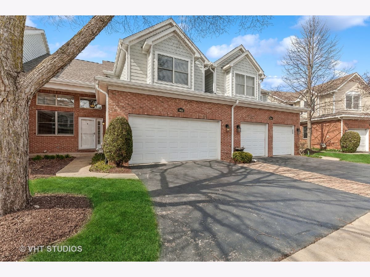 Townhomes & Homes Sold Falcon Green Lakewood Illinois, 9044 Falcon Greens