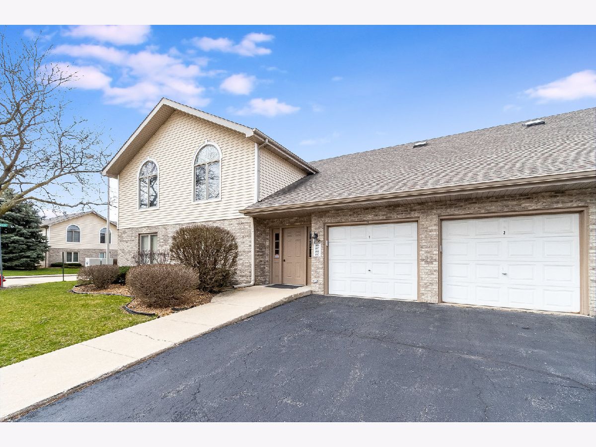 Condominiums Sold Golfview Estates Joliet Illinois, 193 Saenz