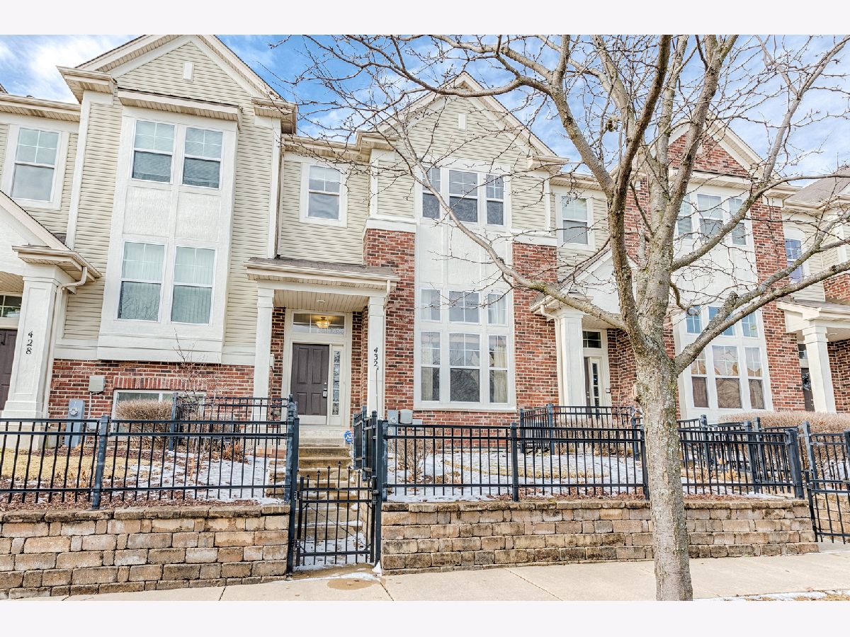 Townhomes & Condos Sold The Plaza On New York Aurora Illinois, 432 Grosvenor