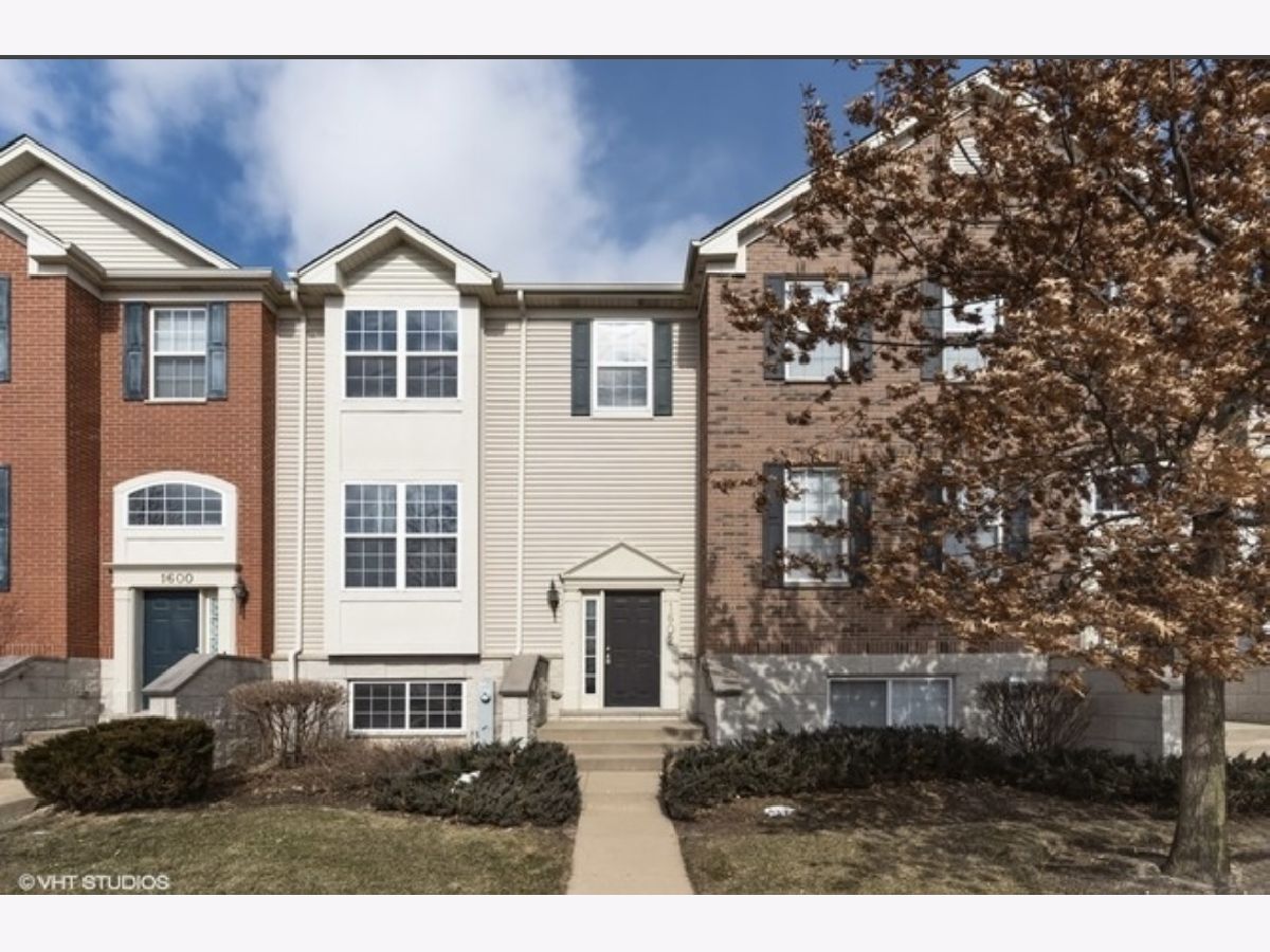 Townhomes & Homes Sold Castle Creek Bartlett Illinois, 1602 Thornbury