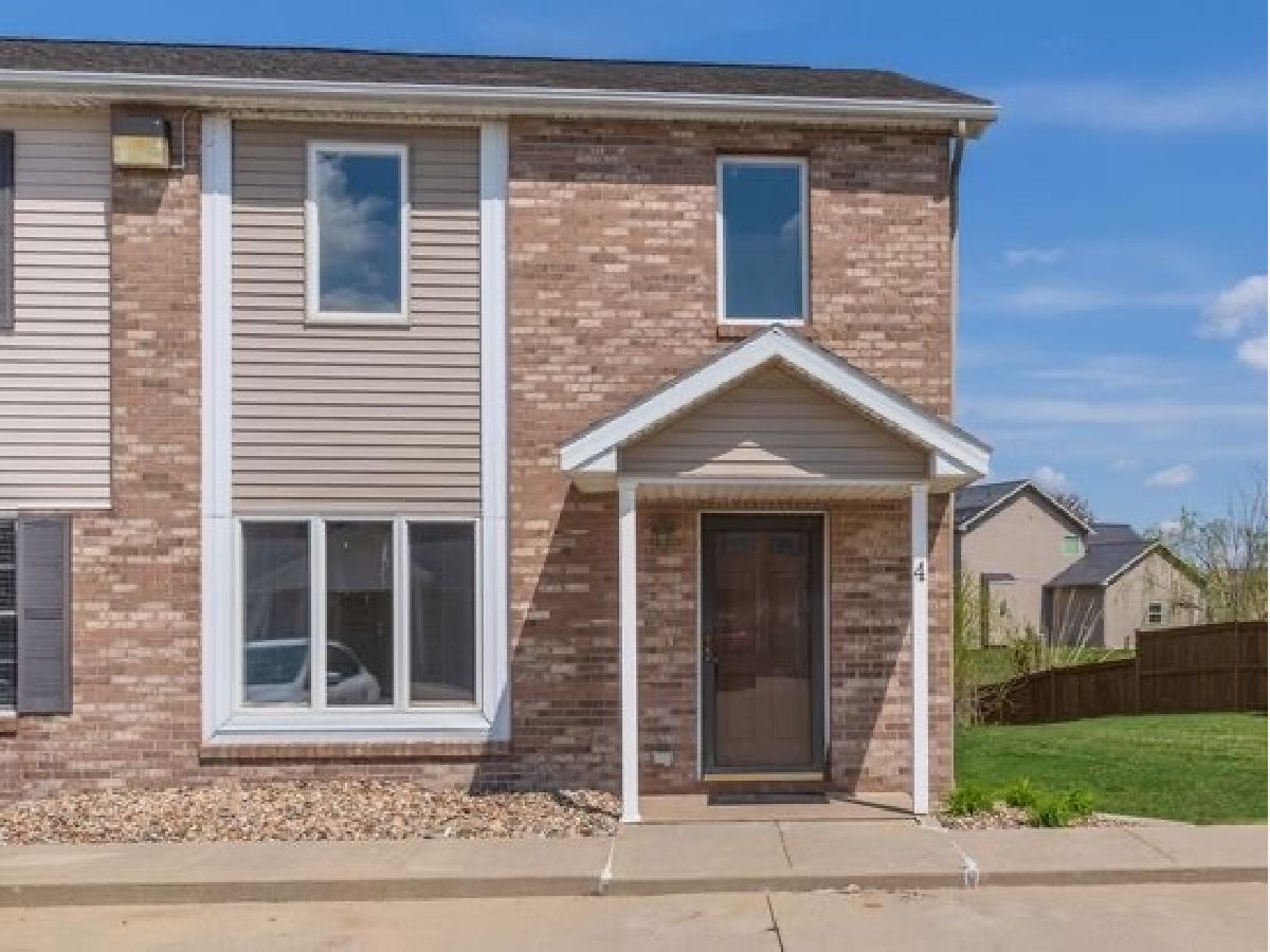  Rented Bloomington Illinois, 1112 Lockenvitz