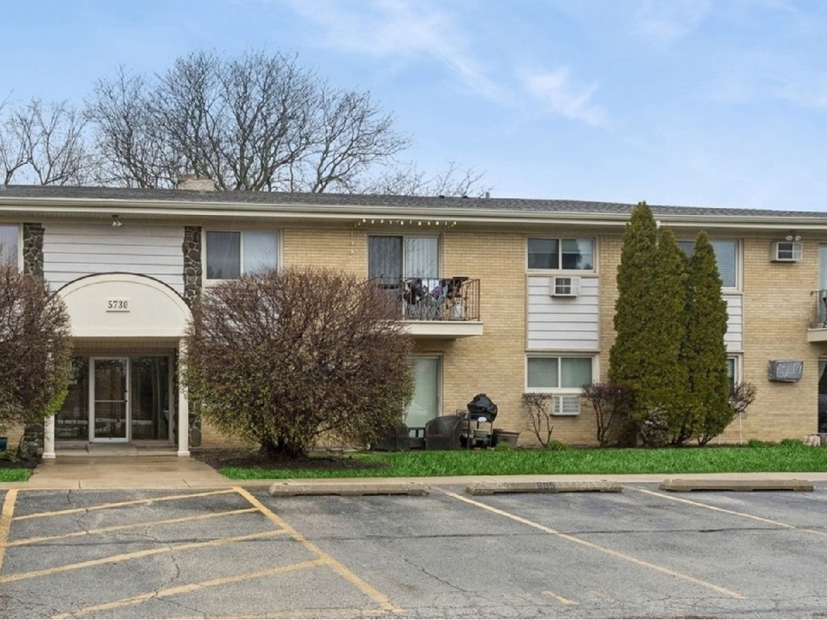 Condominiums Sold Park Willow Clarendon Hills Illinois, 5730 Concord
