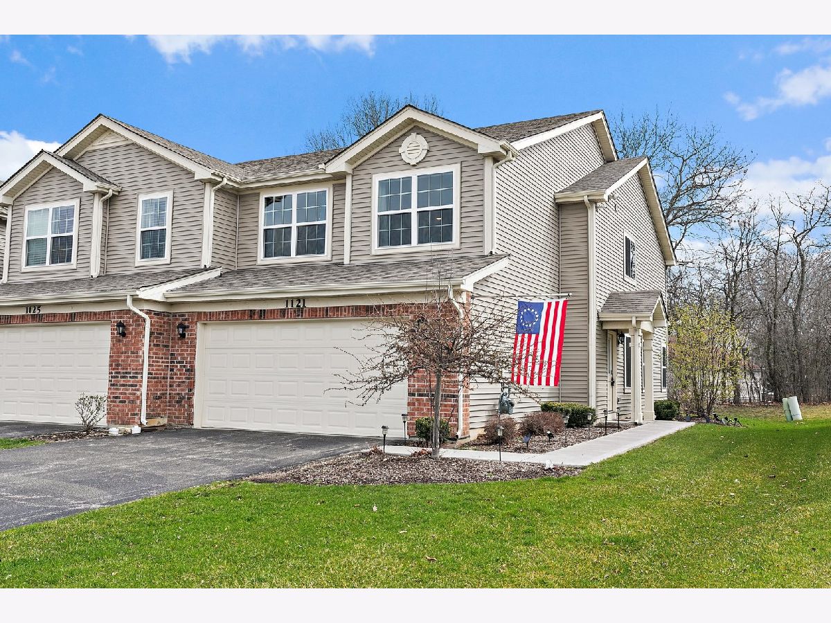 Townhomes Sold West Lake Cary Illinois, 1121 Lake