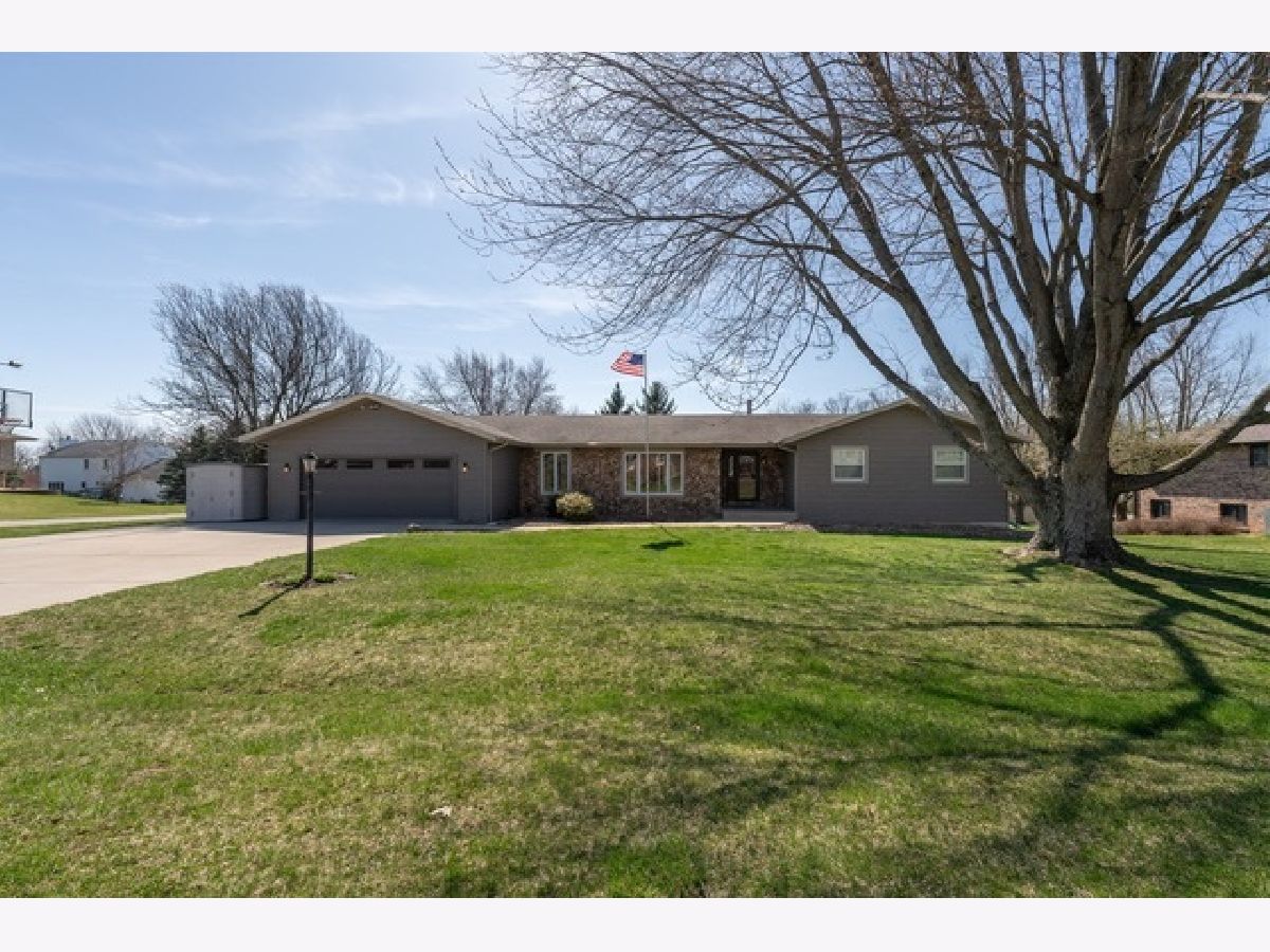 Homes & Condos & Townhomes Sold Brentwood Bloomington Illinois, 19217 Briar