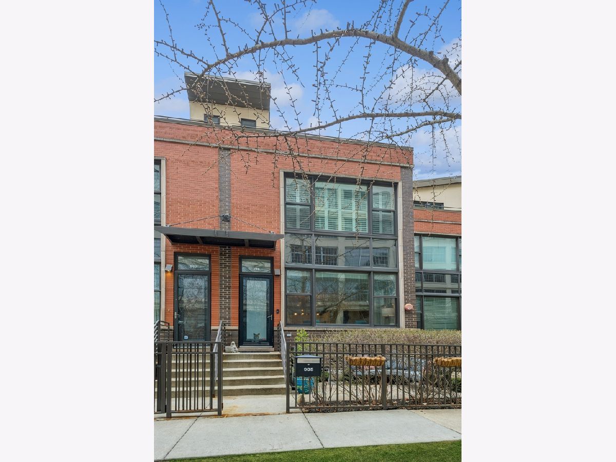Townhomes & Condos Sold River Village Chicago Illinois, 905 Kingsbury