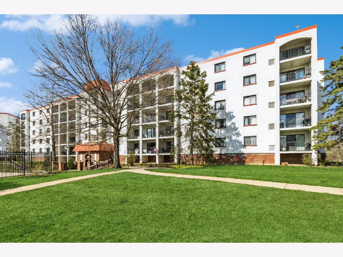 Condominiums Rented Plum Creek Wheeling Illinois, 475 Plum Creek