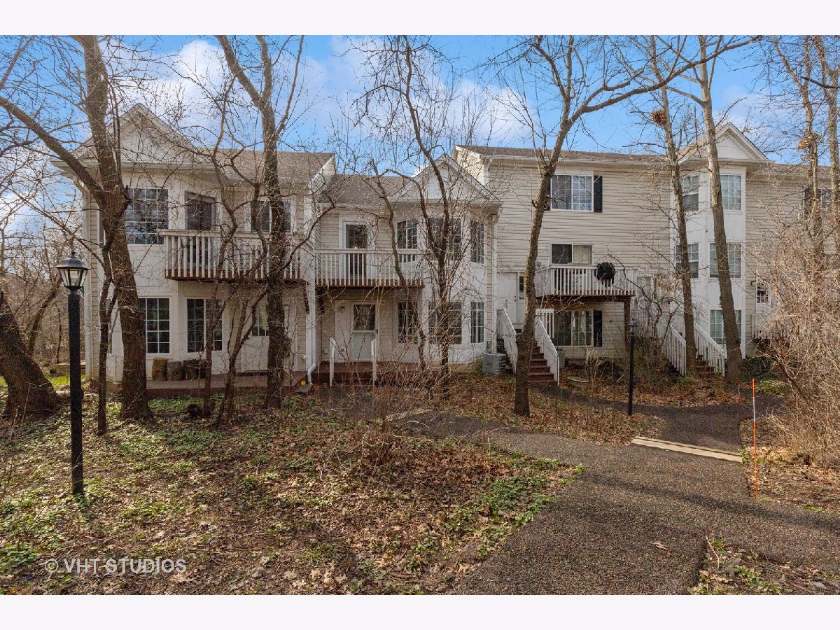 Townhomes & Condos Sold Treehouse In The Woods Round Lake Illinois, 255 Treehouse