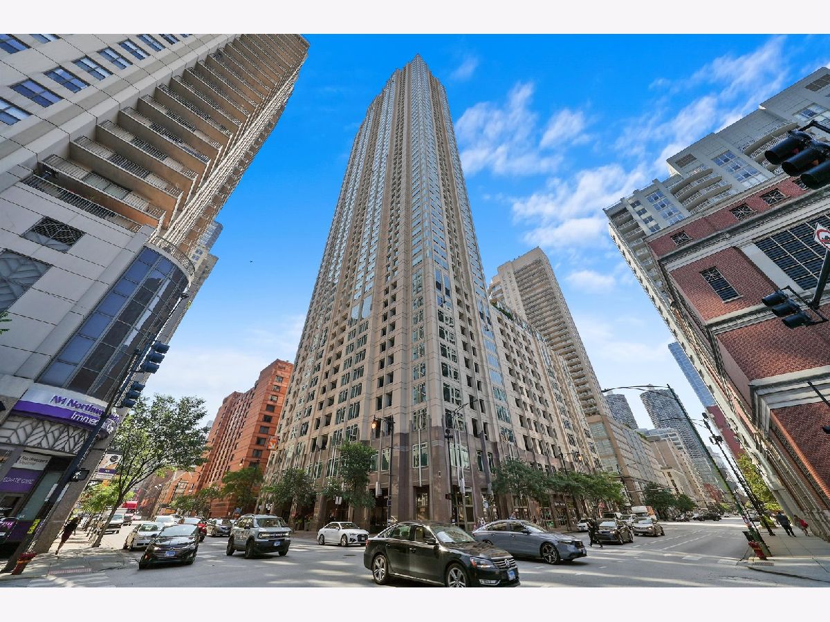 Condos & Townhomes Sold Millenium Centre Chicago Illinois, 33 Ontario