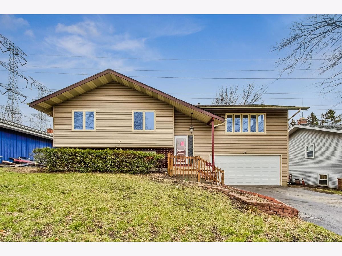 Homes Sold Oak Knoll Cary Illinois, 307 Crest