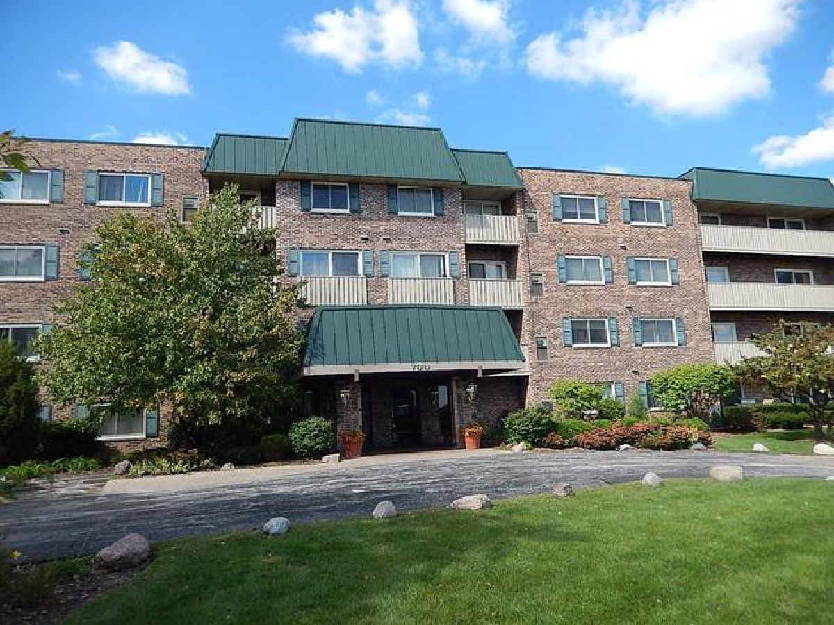 Condominiums Rented 12 Oaks Elk Grove Village Illinois, 700 Perrie