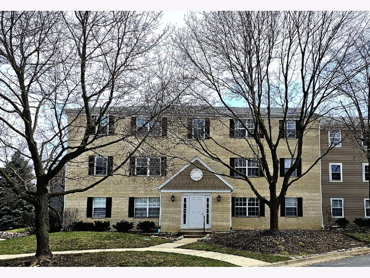 Condominiums Sold Cambridge Green Libertyville Illinois, 142 Winchester