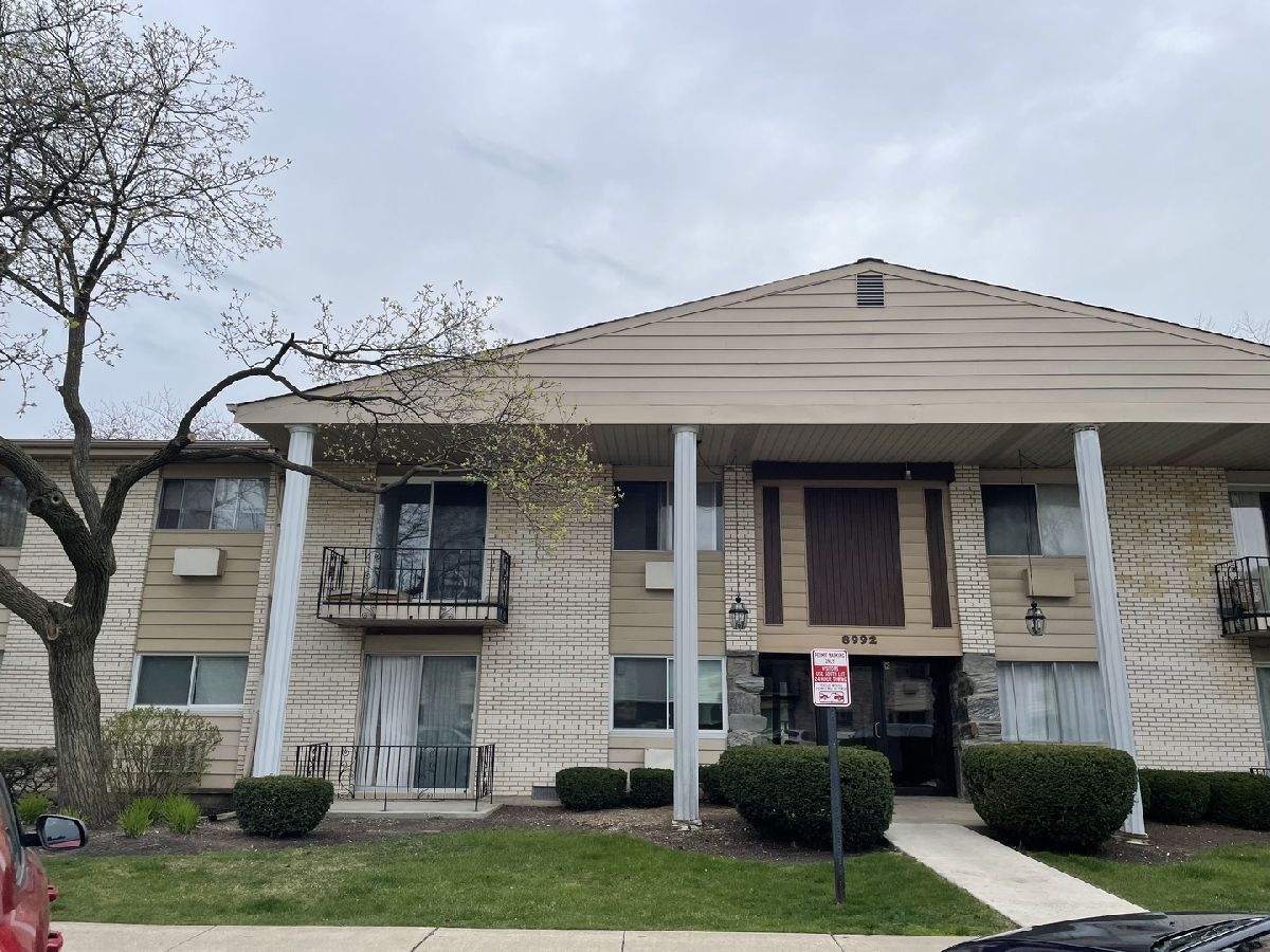 Condominiums Sold Ballard Court Des Plaines Illinois, 8992 Kennedy