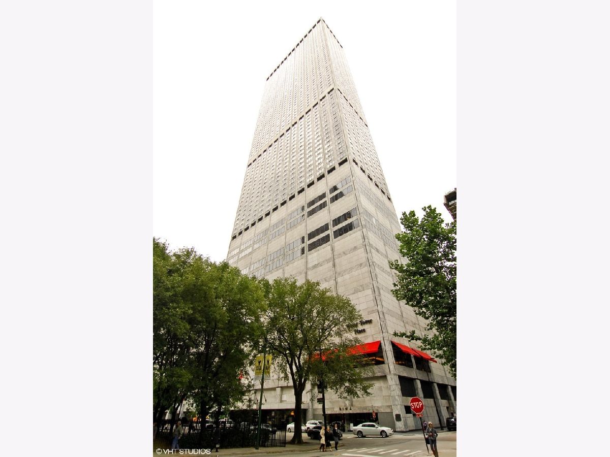 Condominiums Rented Water Tower Residences Chicago Illinois, 180 Pearson