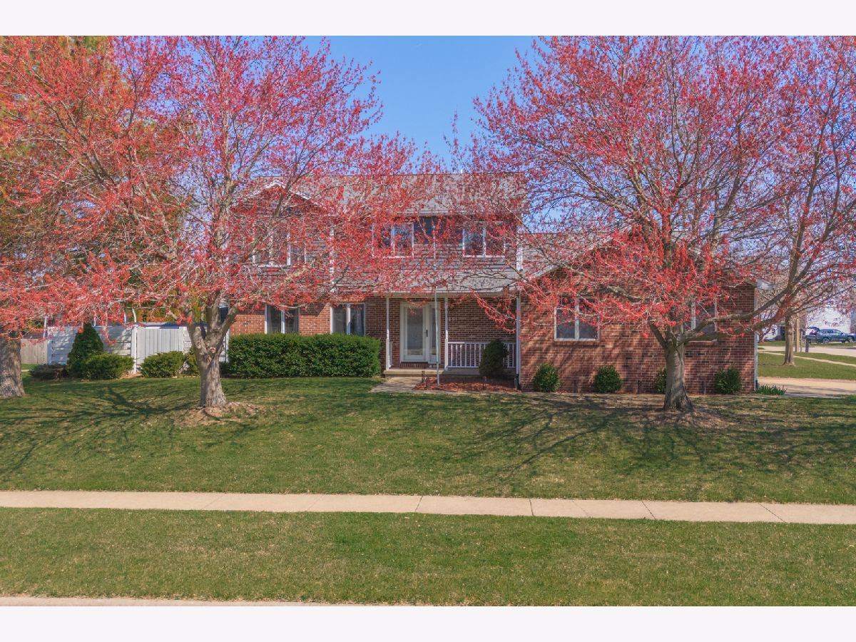 Homes & Condos & Townhomes Sold Royal Pointe Bloomington Illinois, 1201 Newcastle