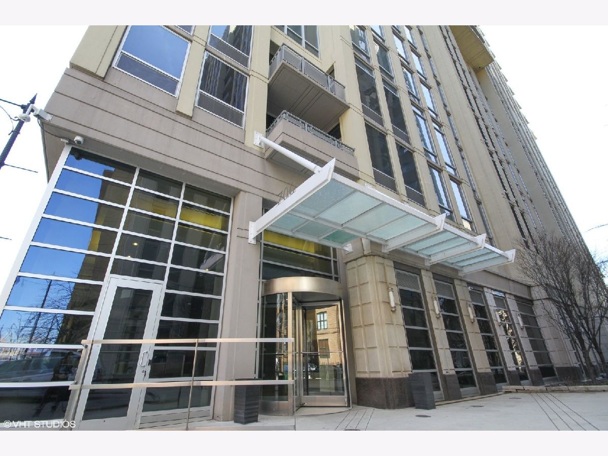 Condominiums Rented Two River Place Chicago Illinois, 720 Larrabee